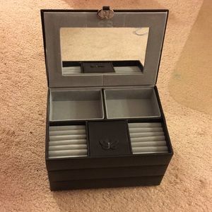 Jewelry box